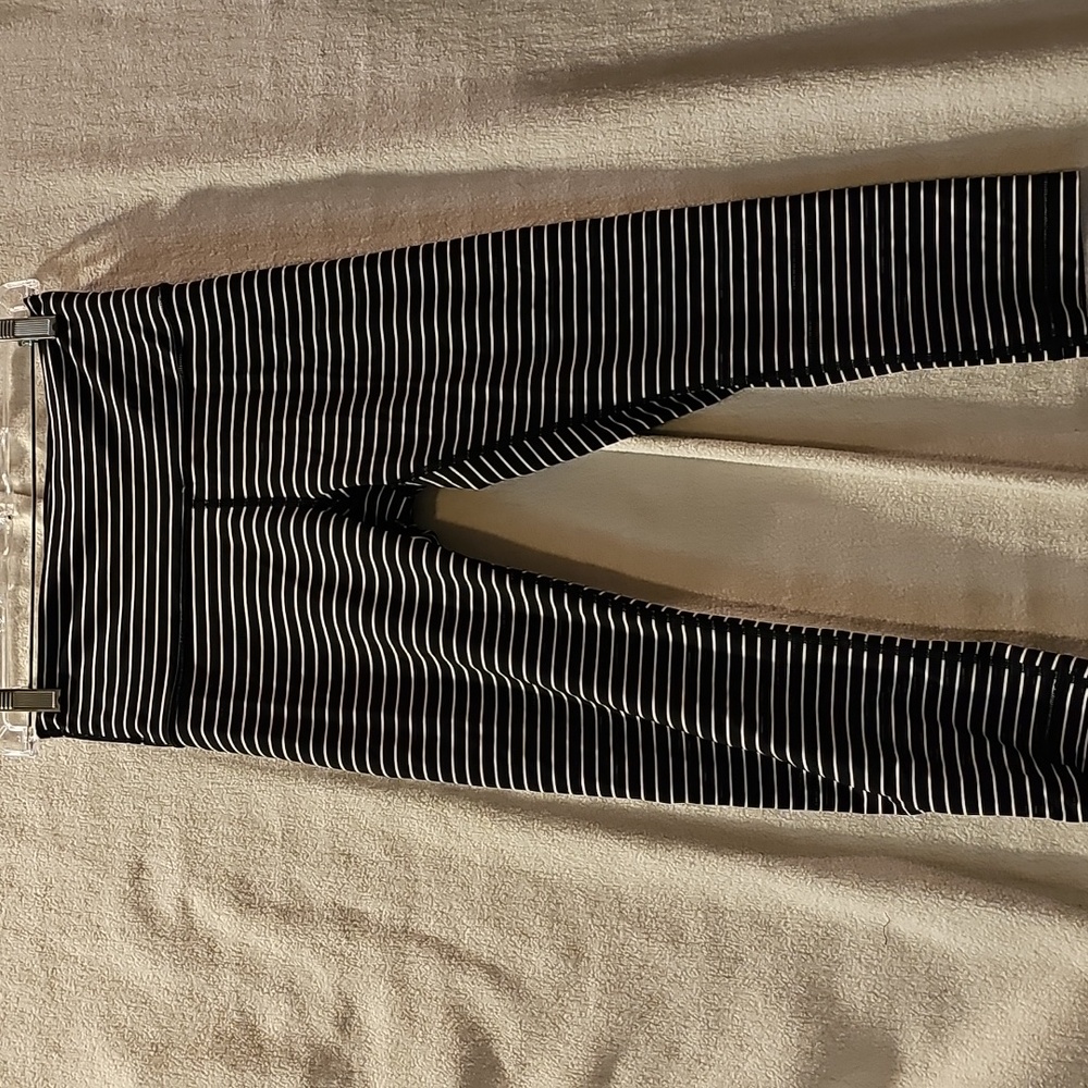 Lululemon Women's 8 Wunder Under Crop Leggings Pants Black And White Stripe